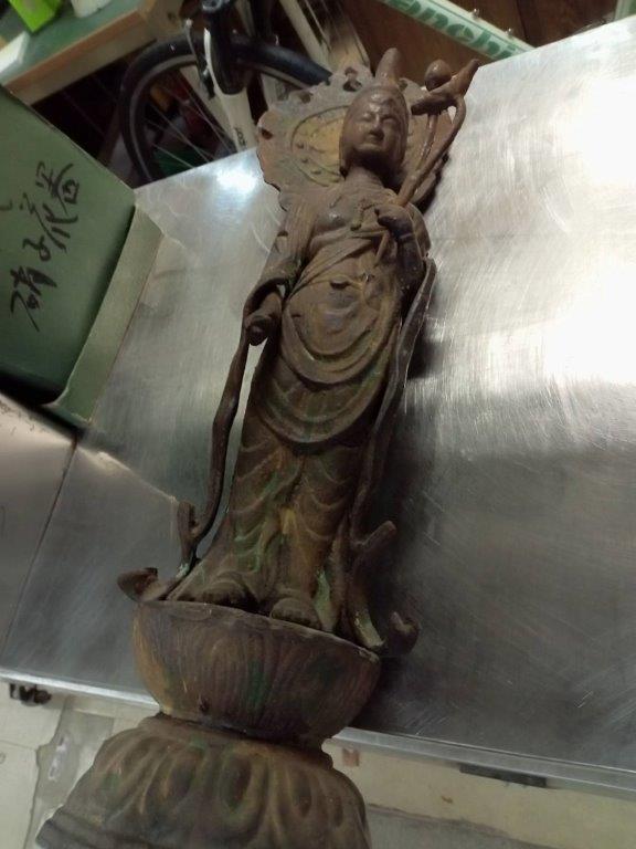 鉄製の観音菩薩の仏像