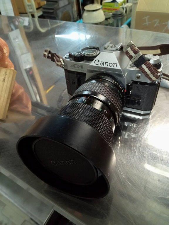 キャノン製の古いカメラ