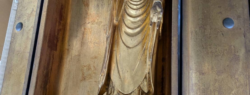 神奈川県茅ヶ崎市鶴が台の空き家片付けで見つかった明治時代の厨子入り仏像