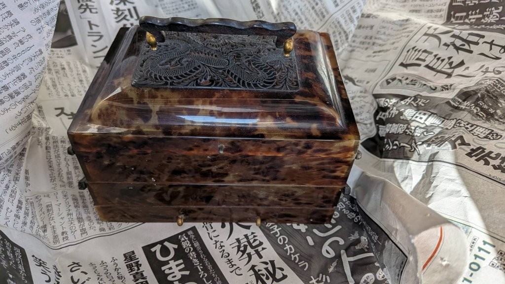 べっ甲調小引き出し 正面構造